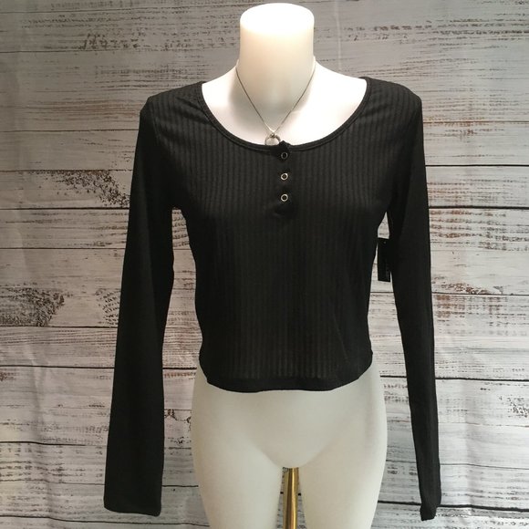 Ardene Tops - Ardene long sleeve crop top size Med - M-17